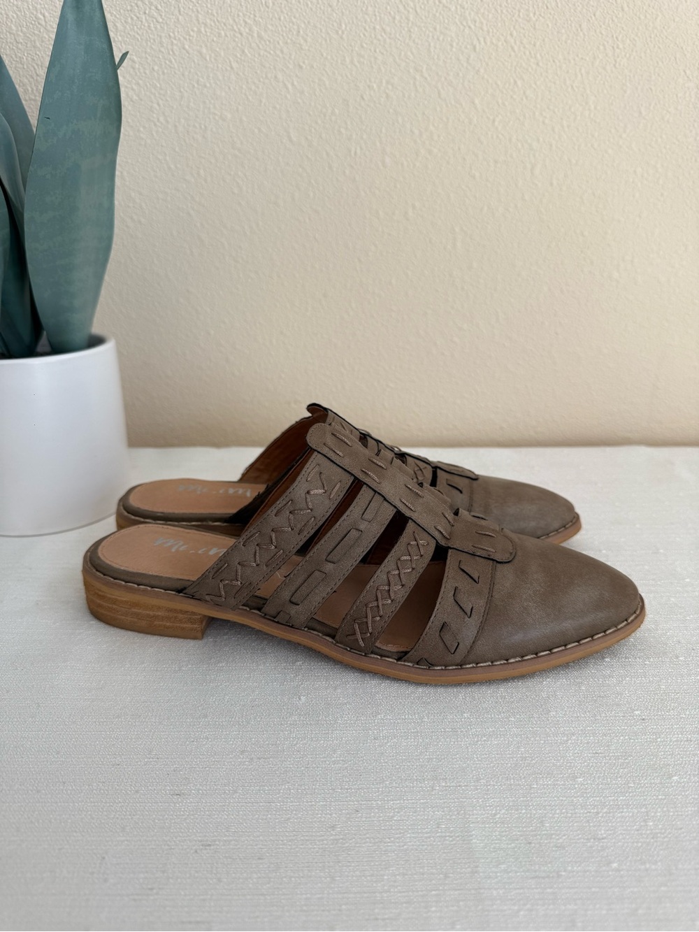 Mi iM Women’s Taupe Slip-On Mules